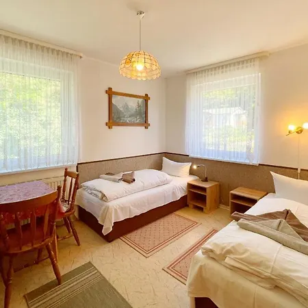 Waldstrasse 12 05 *